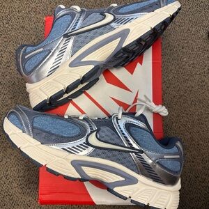 Nike V5 RNR SE Smokey Blue Denim and White Athletic Running Shoes